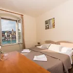 Liza Bed & Breakfast