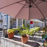 Liza Bed & Breakfast