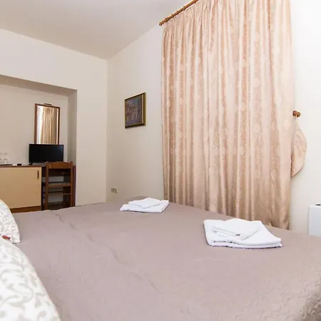 Bed & Breakfast Vila Liza *