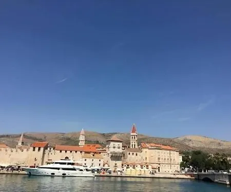 Alojamento de Acomodação e Pequeno-almoço Liza Trogir